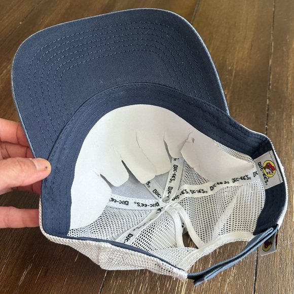 Buc-ee's Flowers with Ponytail Hole Snapback Trucker Hat - Picture 3 of 10